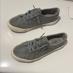 Tommy Bahama Women’s Gray Canvas Lace-Up Sneakers